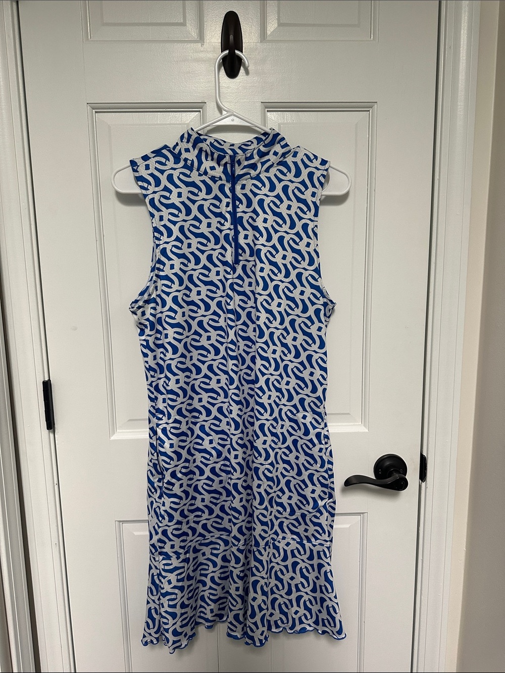 Sleeveless Mock-Neck Activewear Dress in Blue & White Chain Print